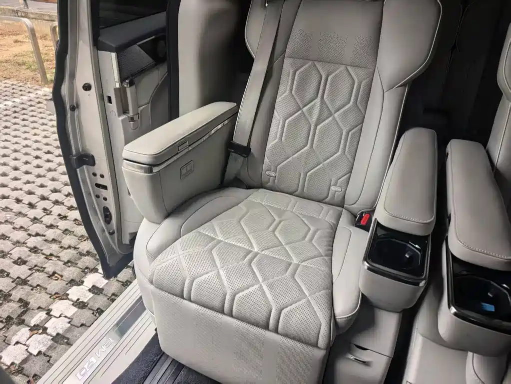Volvo EM90 — миниатюра 16