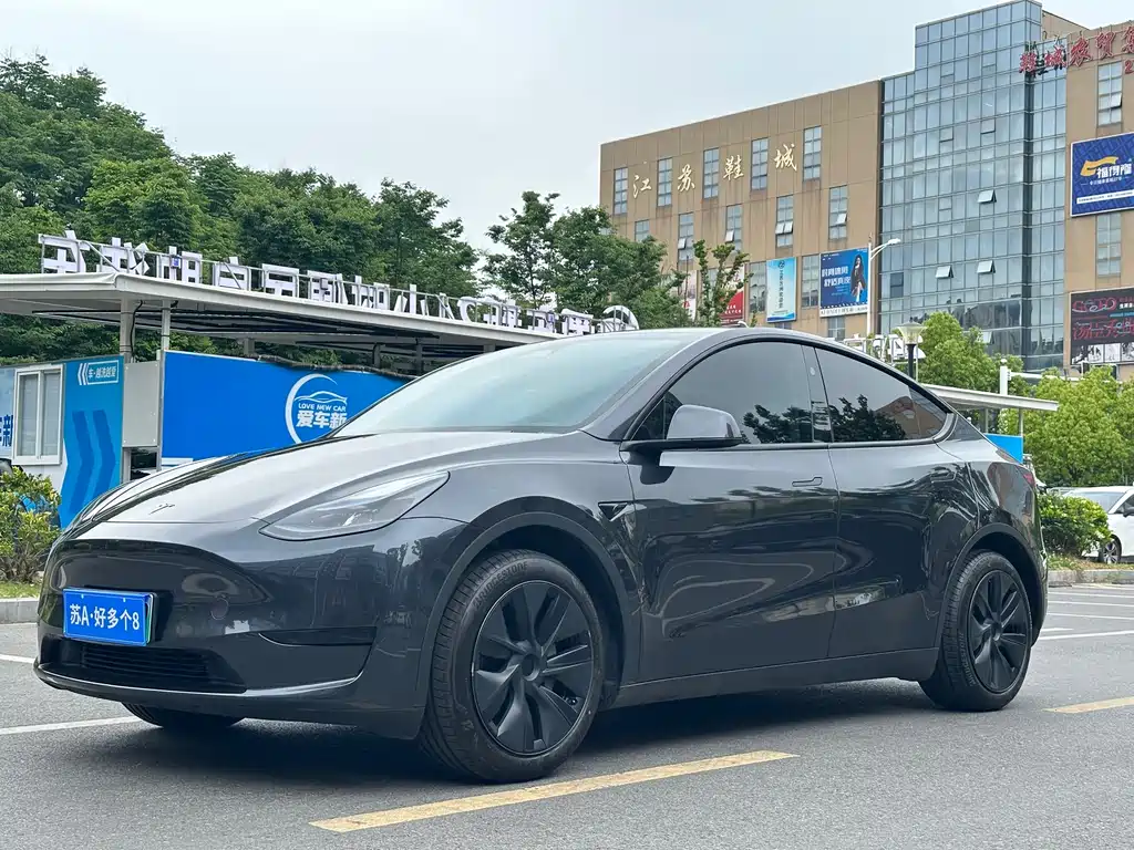 Tesla Model Y 2024