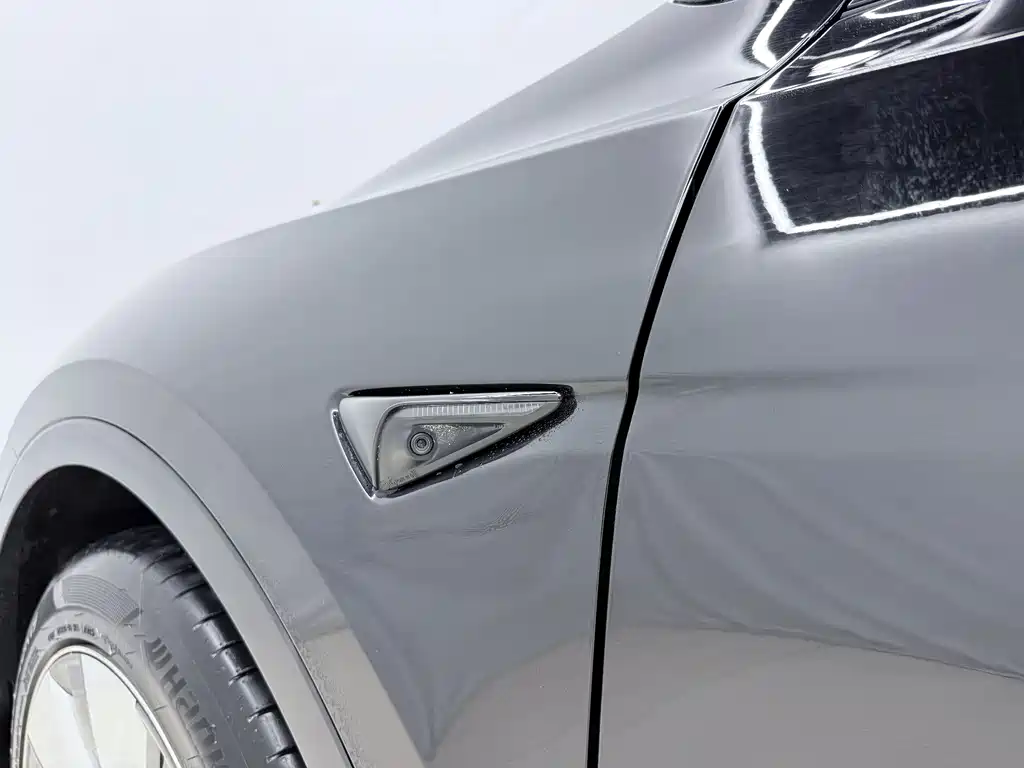 Tesla Model Y — миниатюра 17