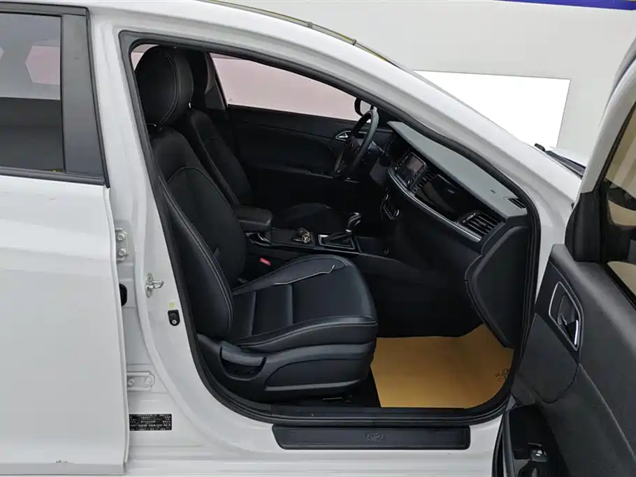 Hyundai Mistra 2017 1.6T AT GLS V