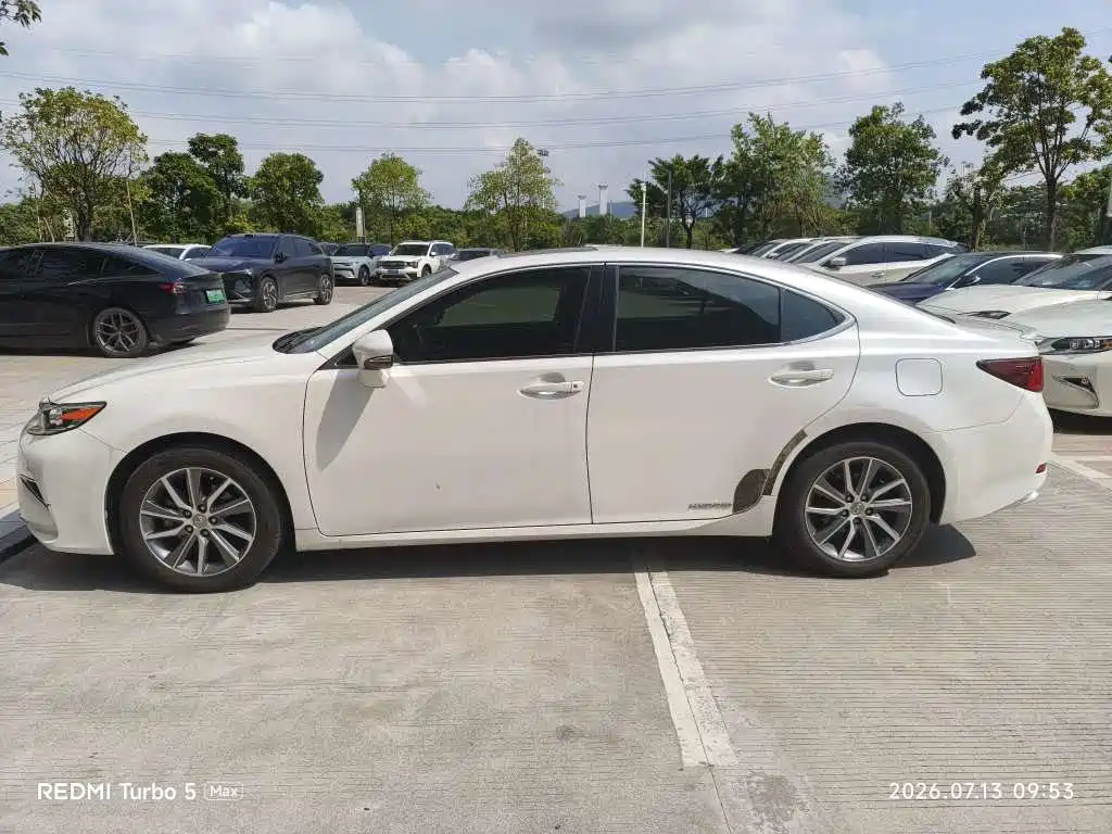 Lexus ES 2015 300h Comfort