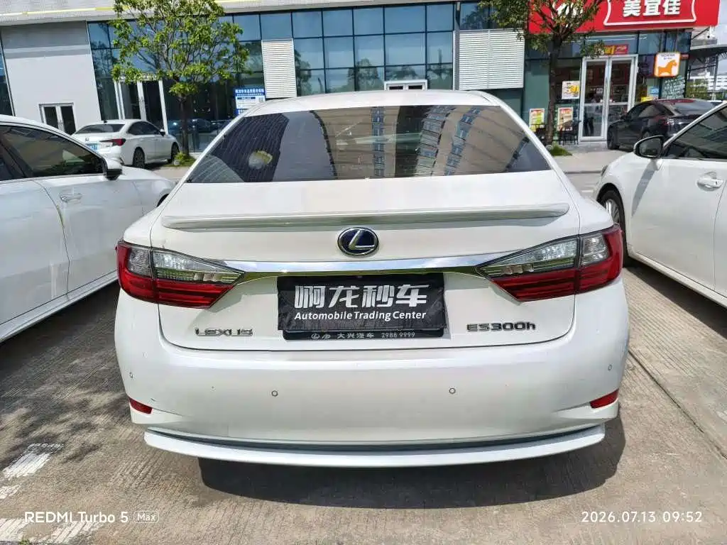 Lexus ES 2015 300h Comfort