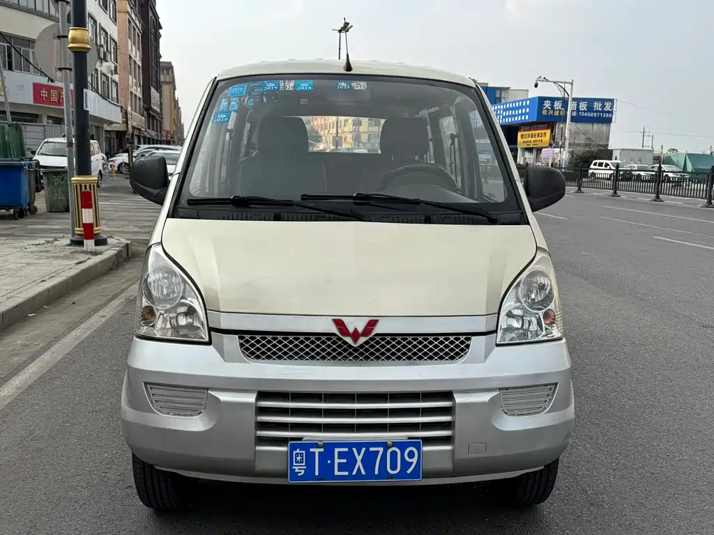 Wuling Rongguang 2012