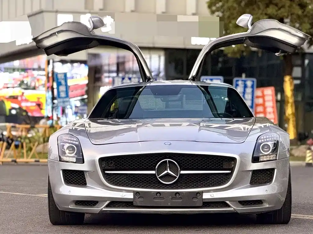 Mercedes-Benz SLS AMG — миниатюра 6