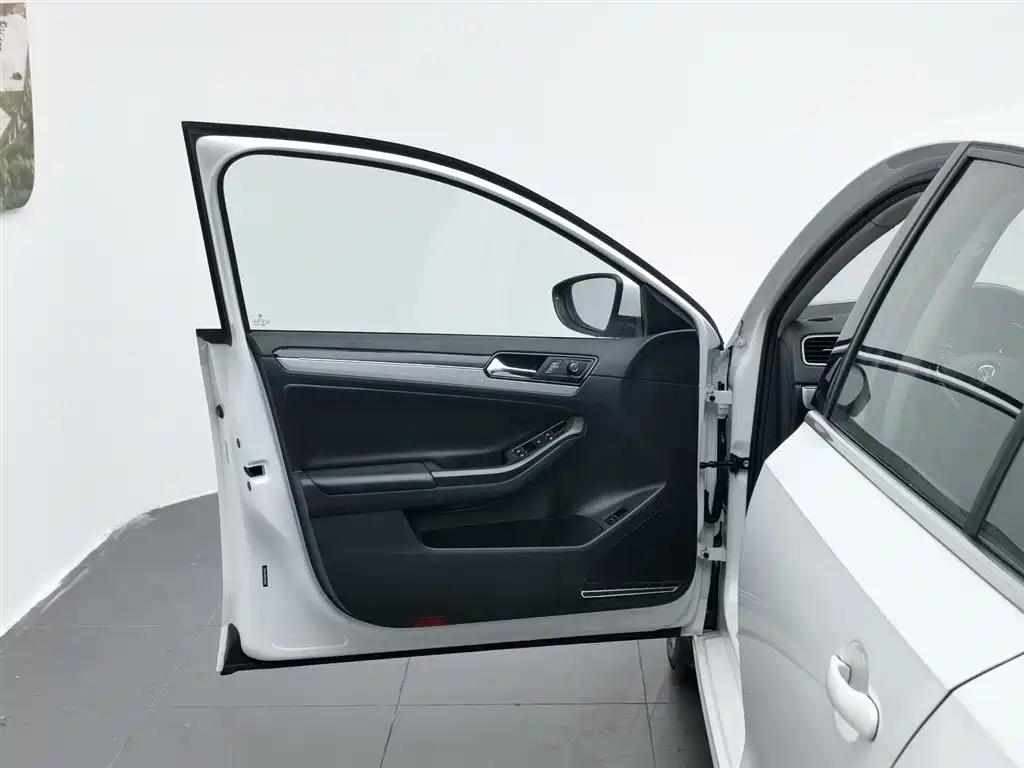 Volkswagen Sagitar 2018 1.6L MT Comfort