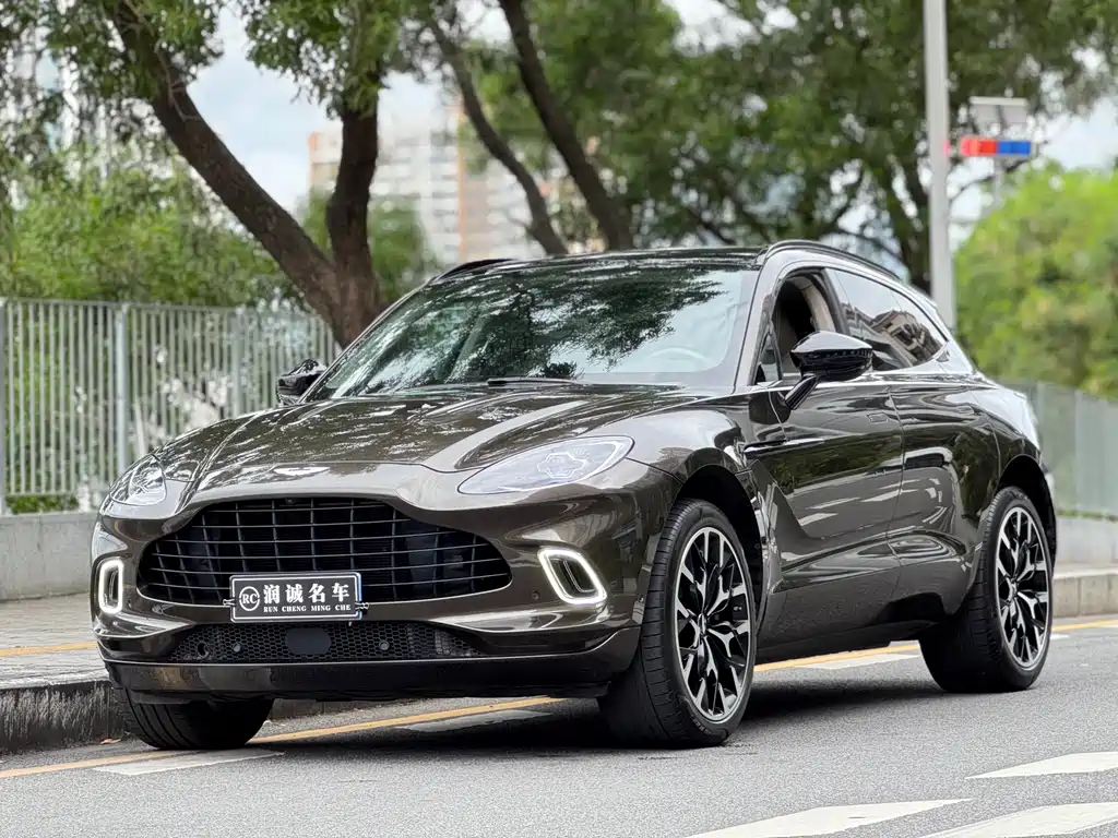 ASTON MARTIN  DBX