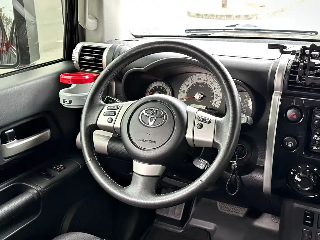 Toyota FJ Cruiser — миниатюра 21