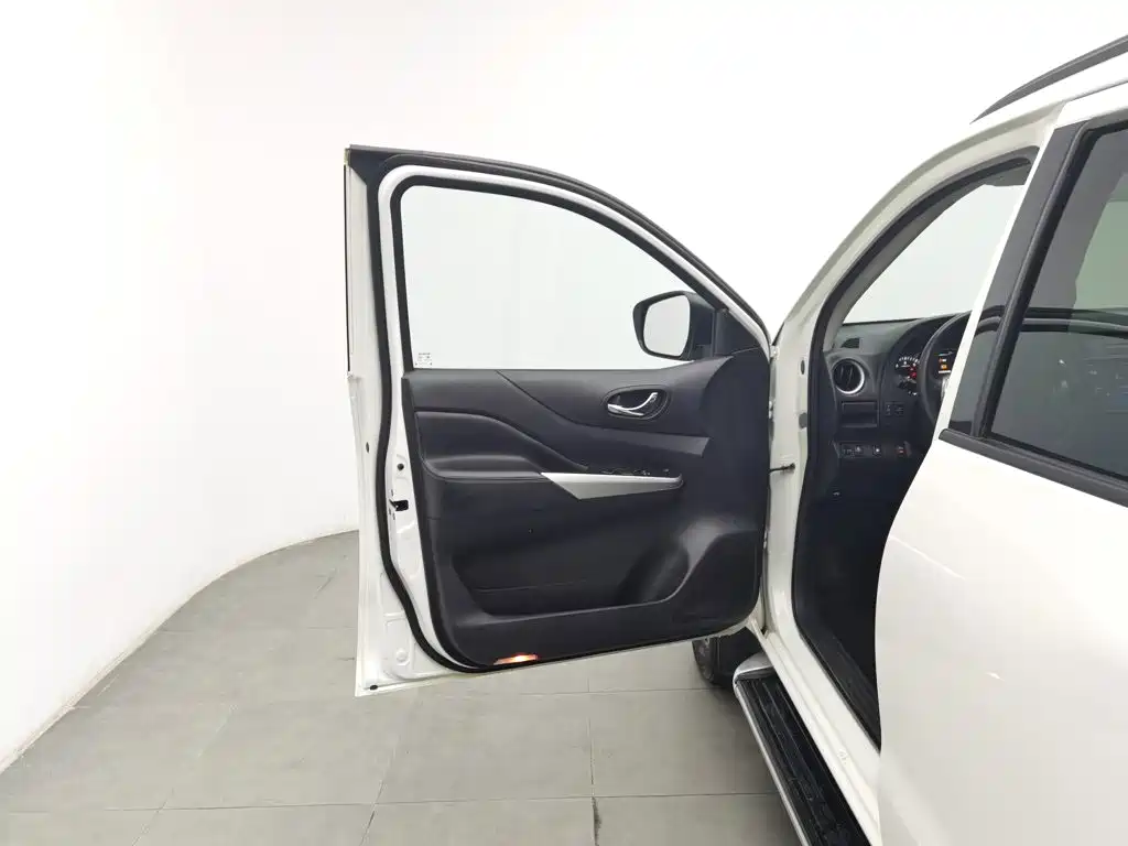 Nissan Terra — миниатюра 8