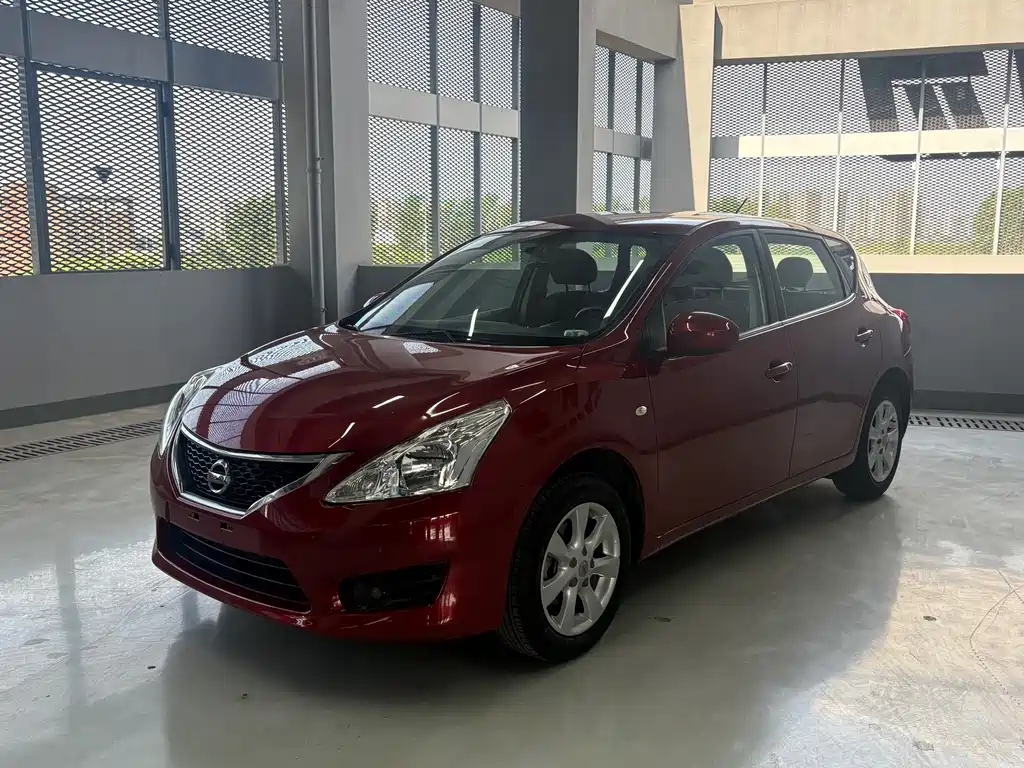 Nissan Tiida 2015