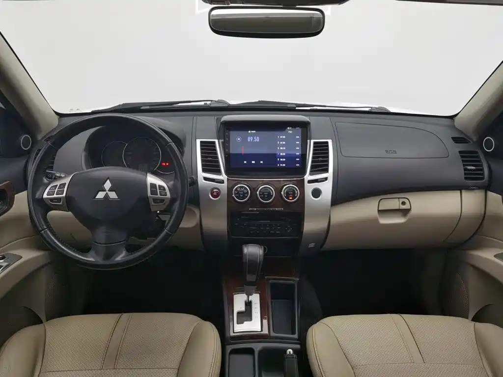 Mitsubishi Pajero Sport — миниатюра 5