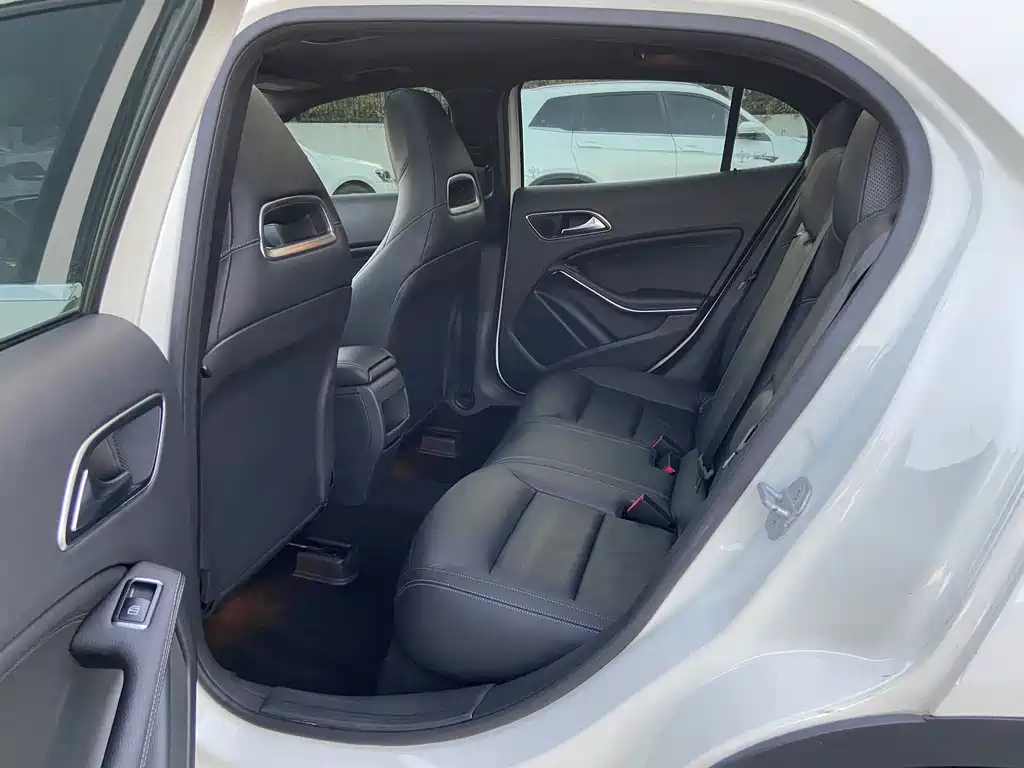 Mercedes-Benz GLA (Import) — миниатюра 9