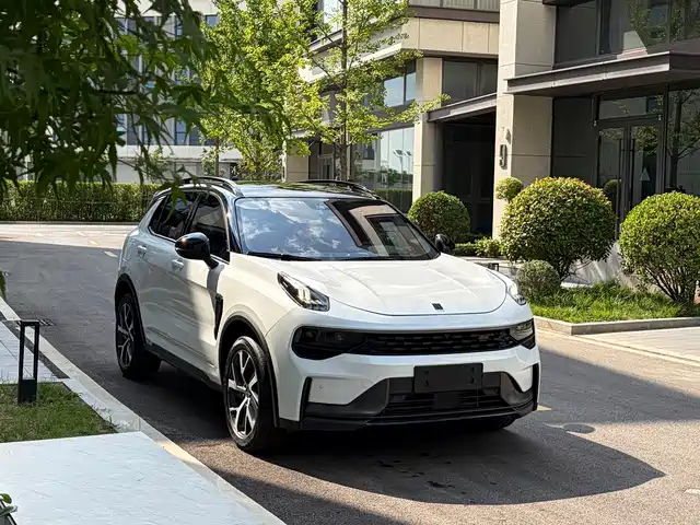 2021 Lynk & Co 01