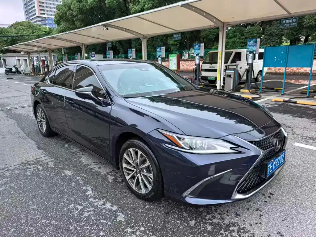 Lexus ES 2022 200