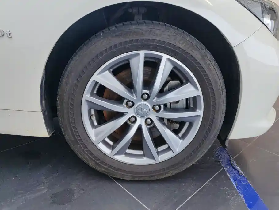 Infiniti Q50L 2016 2.0T Enjoy