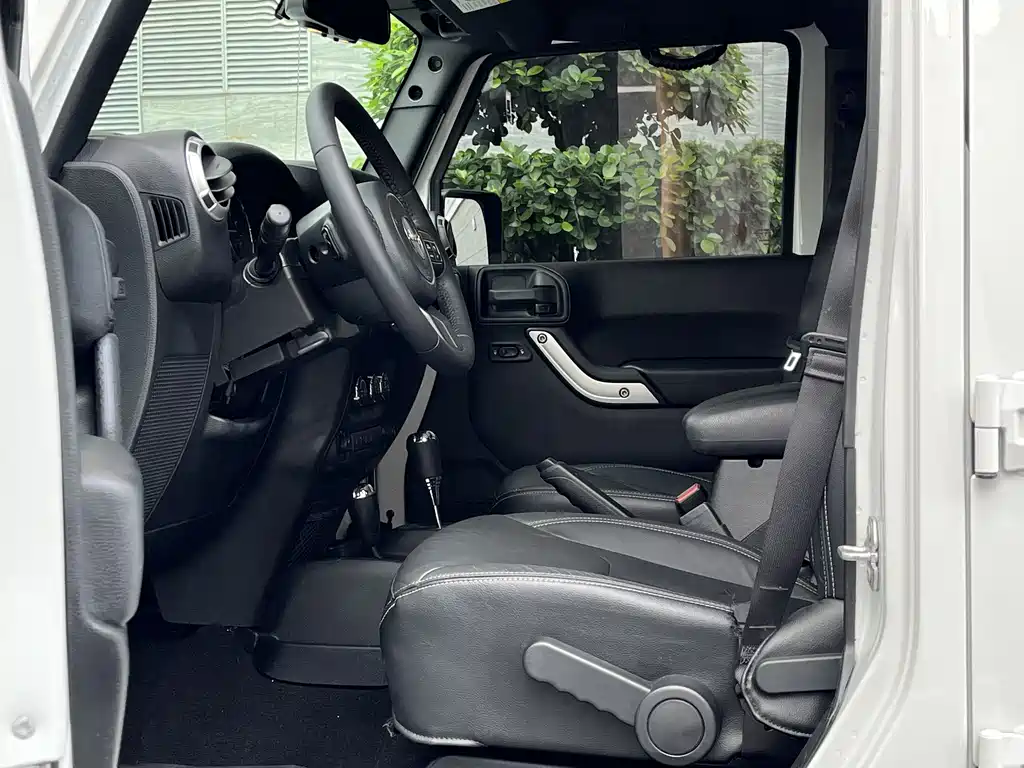 Jeep Wrangler 3.0L Sahara 4-door Comfort Enjoy Edition, фото 12