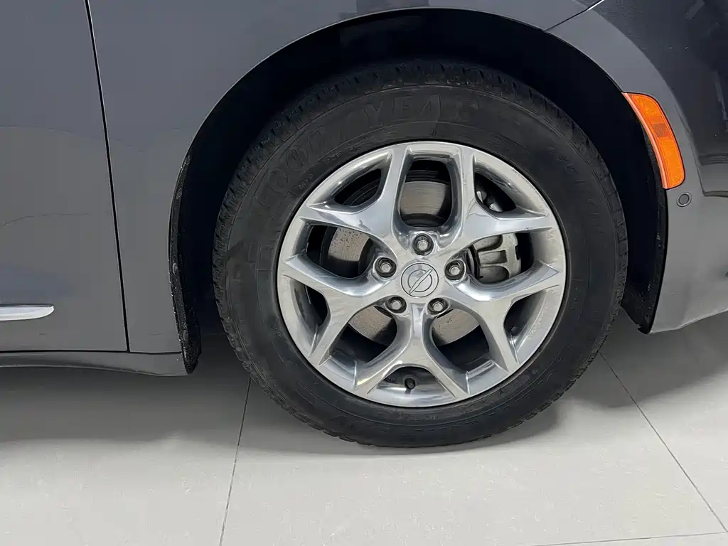 Chrysler Grand Voyager (Import) — миниатюра 10