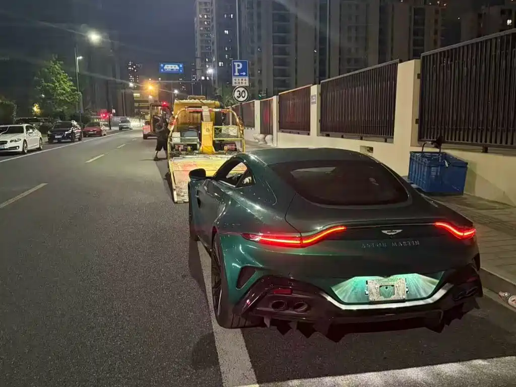 Aston Martin V8 Vantage 2024 4.0T V8 Coupe