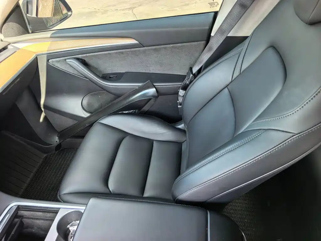 Tesla Model Y — миниатюра 11