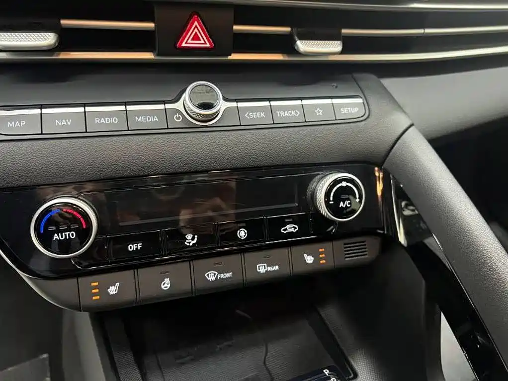 Hyundai Elantra — миниатюра 14
