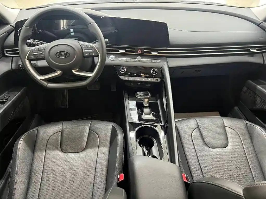 Hyundai Elantra — миниатюра 10