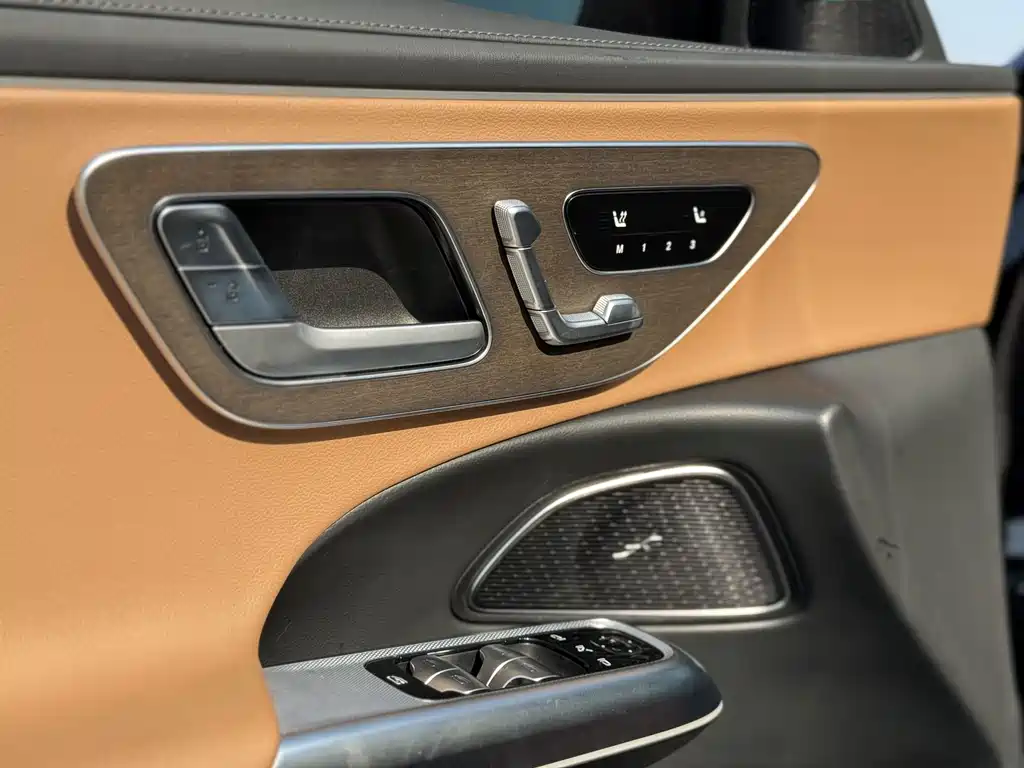 Mercedes-Benz E-Class — миниатюра 11