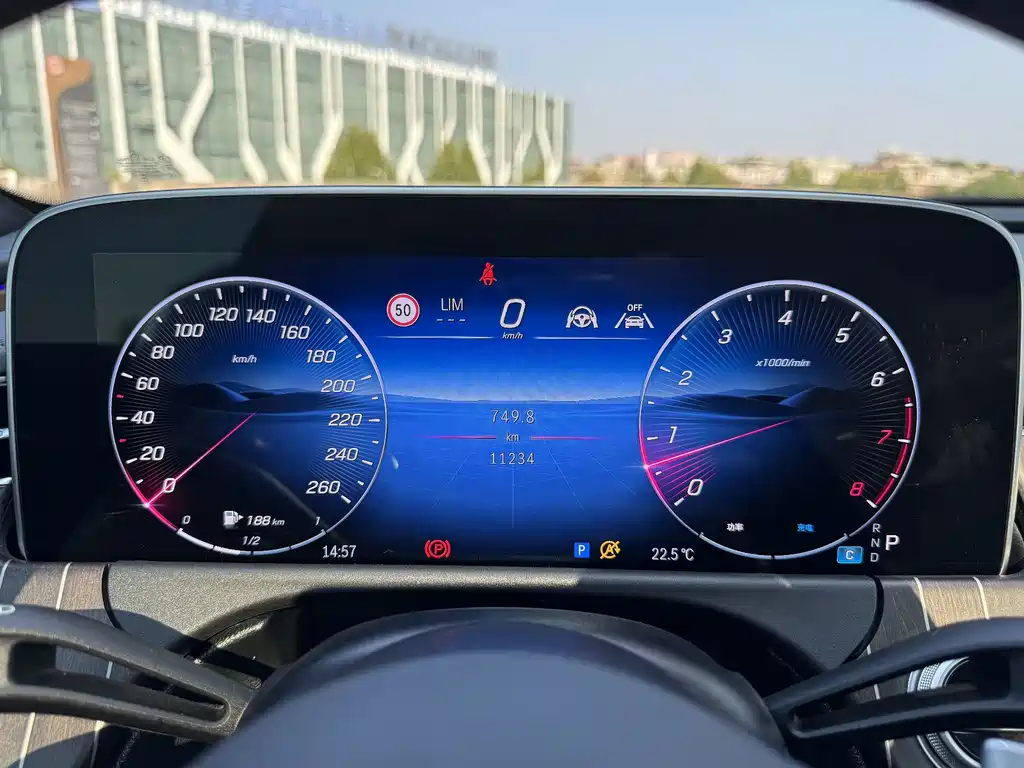 Mercedes-Benz E-Class — миниатюра 14