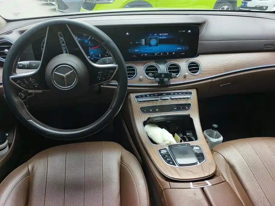 Mercedes-Benz E-Class — миниатюра 12