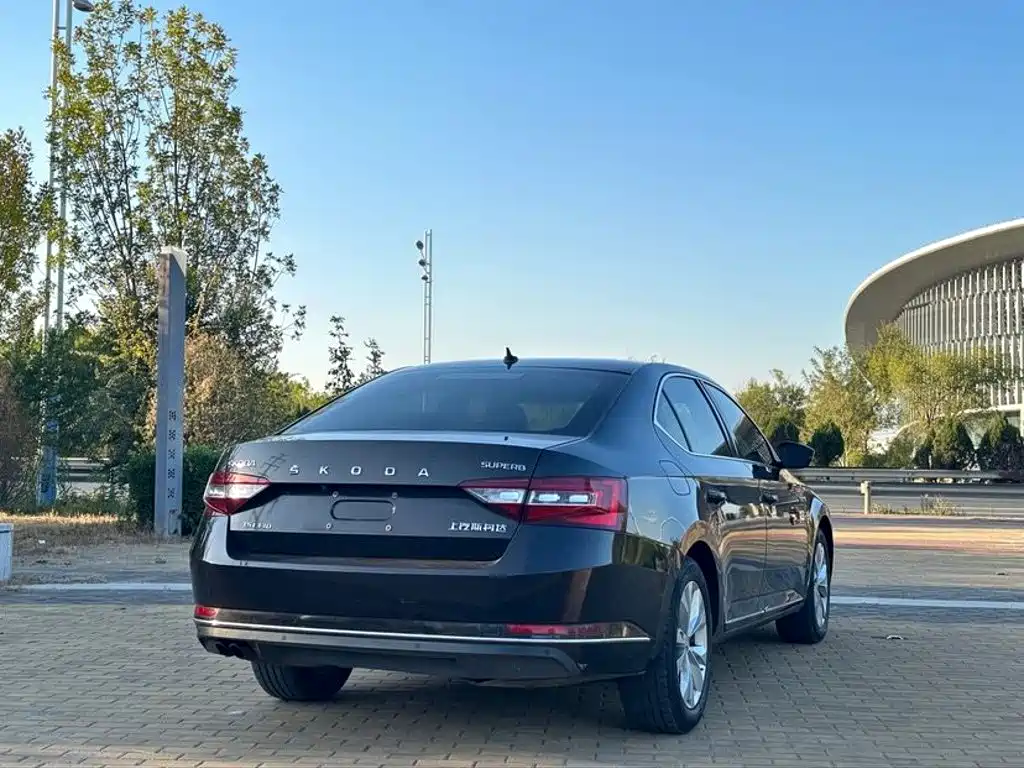 Skoda Superb — миниатюра 4