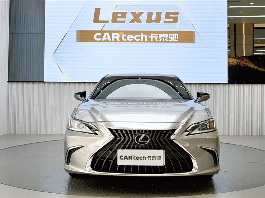Lexus ES 2023