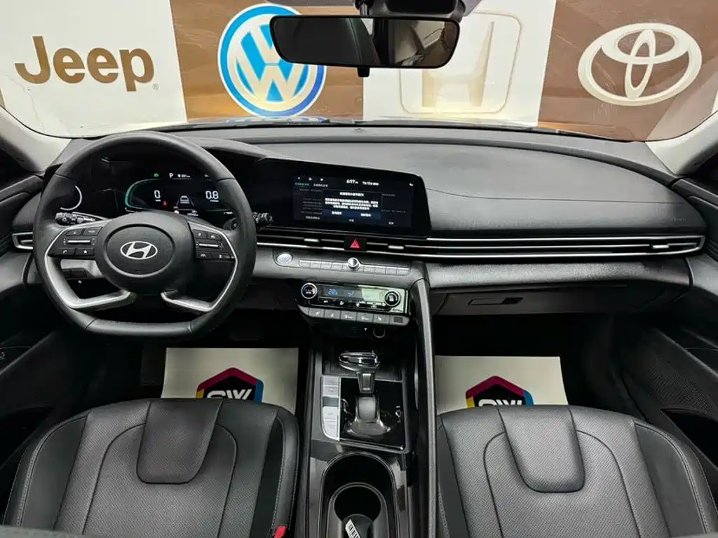 Hyundai Elantra — миниатюра 9
