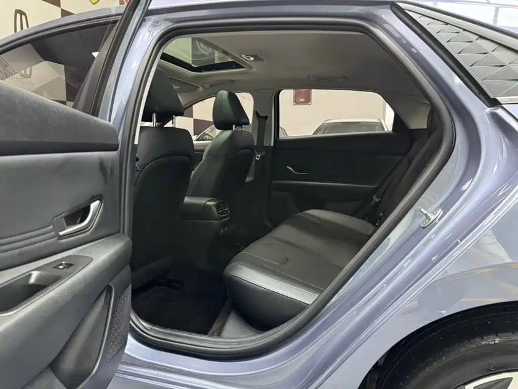 Hyundai Elantra — миниатюра 8
