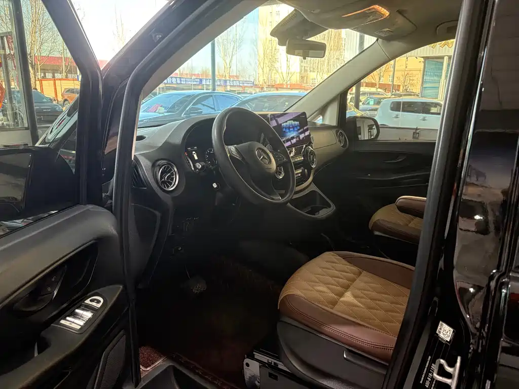 Mercedes-Benz Vito 2021 2.0T Elite 7 мест