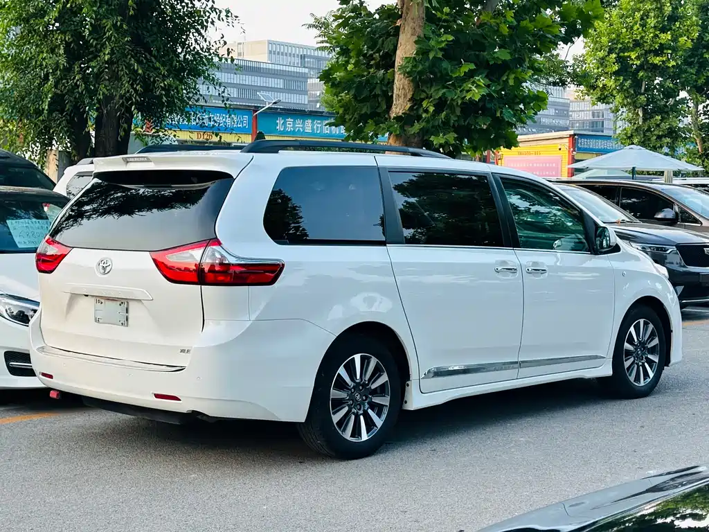 Toyota Sienna 2019 3.5L AT