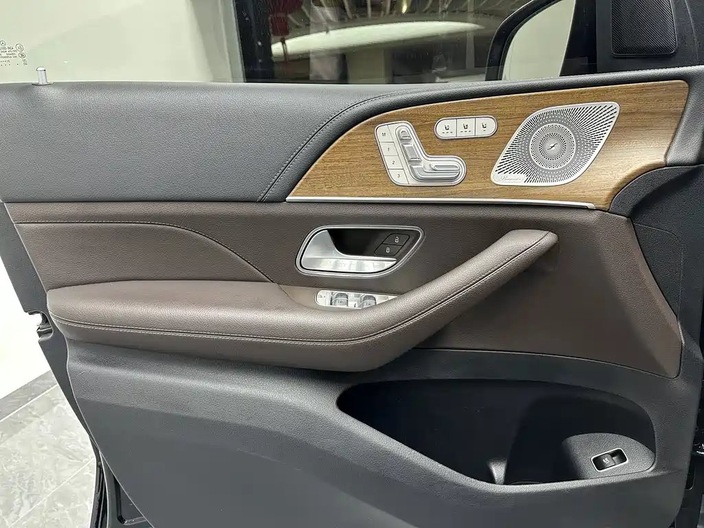 Mercedes-Benz GLS — миниатюра 20
