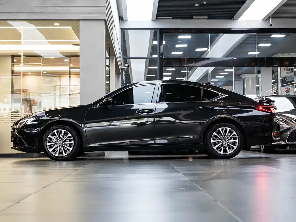 Lexus ES 2025 300h Premium