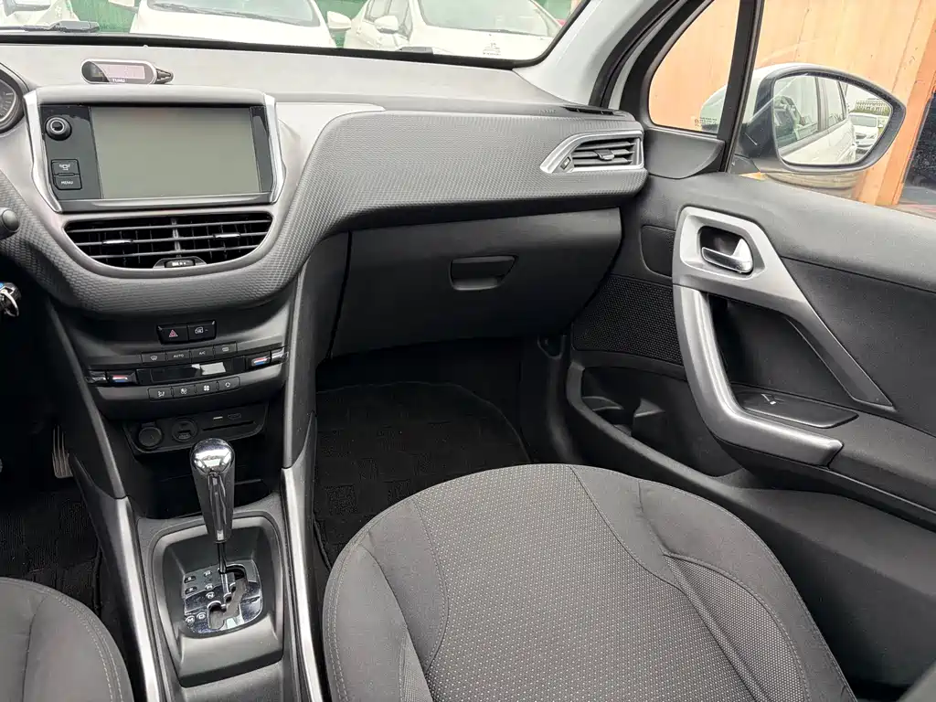 Peugeot 2008 — миниатюра 11