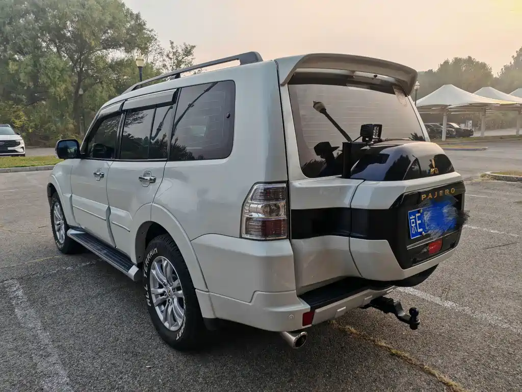 Mitsubishi Pajero (Import) — миниатюра 2