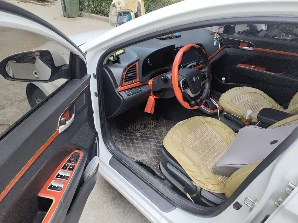 Hyundai Elantra — миниатюра 14