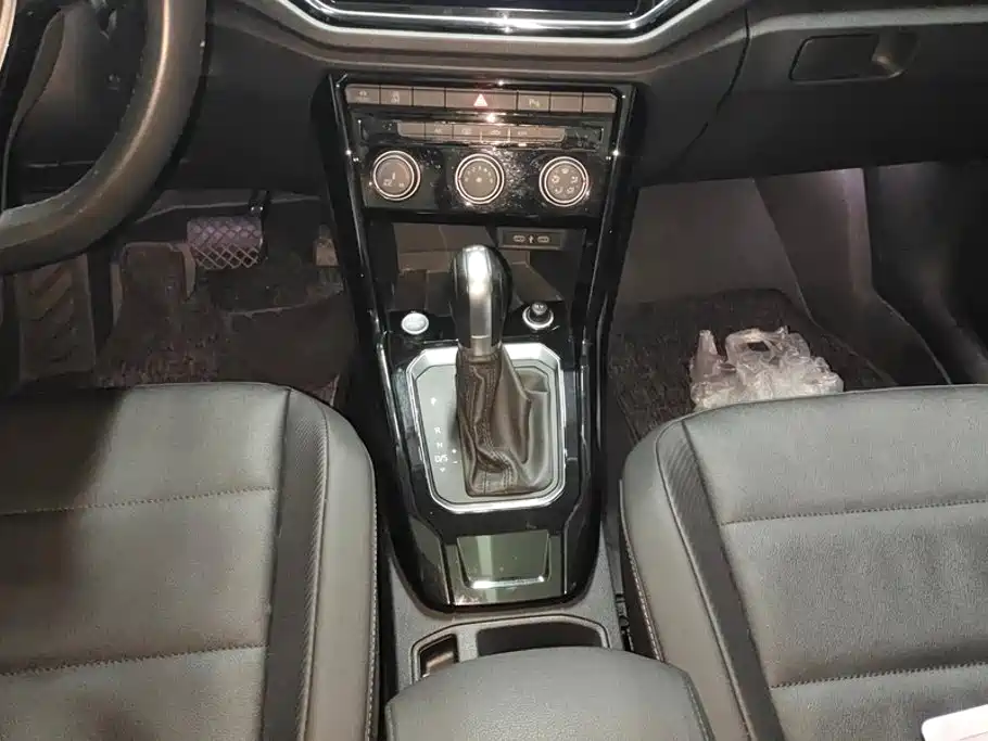 Volkswagen T-Roc — миниатюра 16
