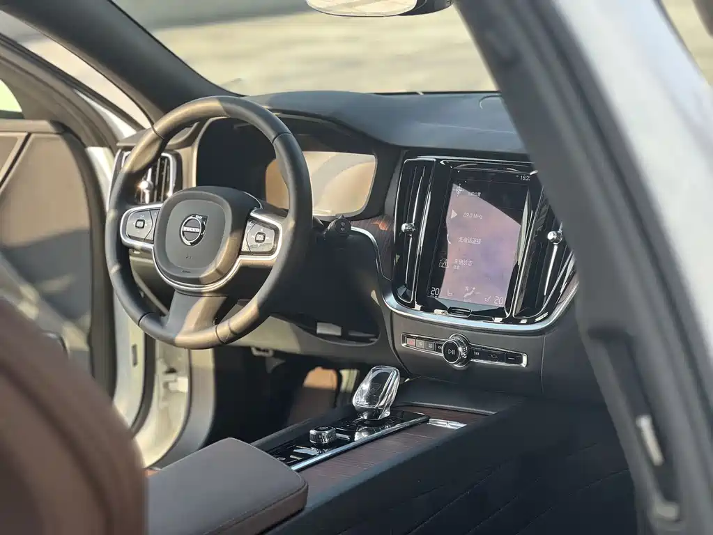 Volvo V60 — миниатюра 6