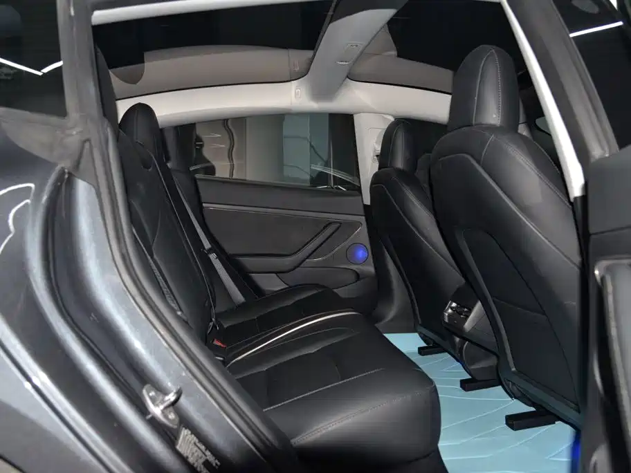 Tesla Model 3 — миниатюра 16
