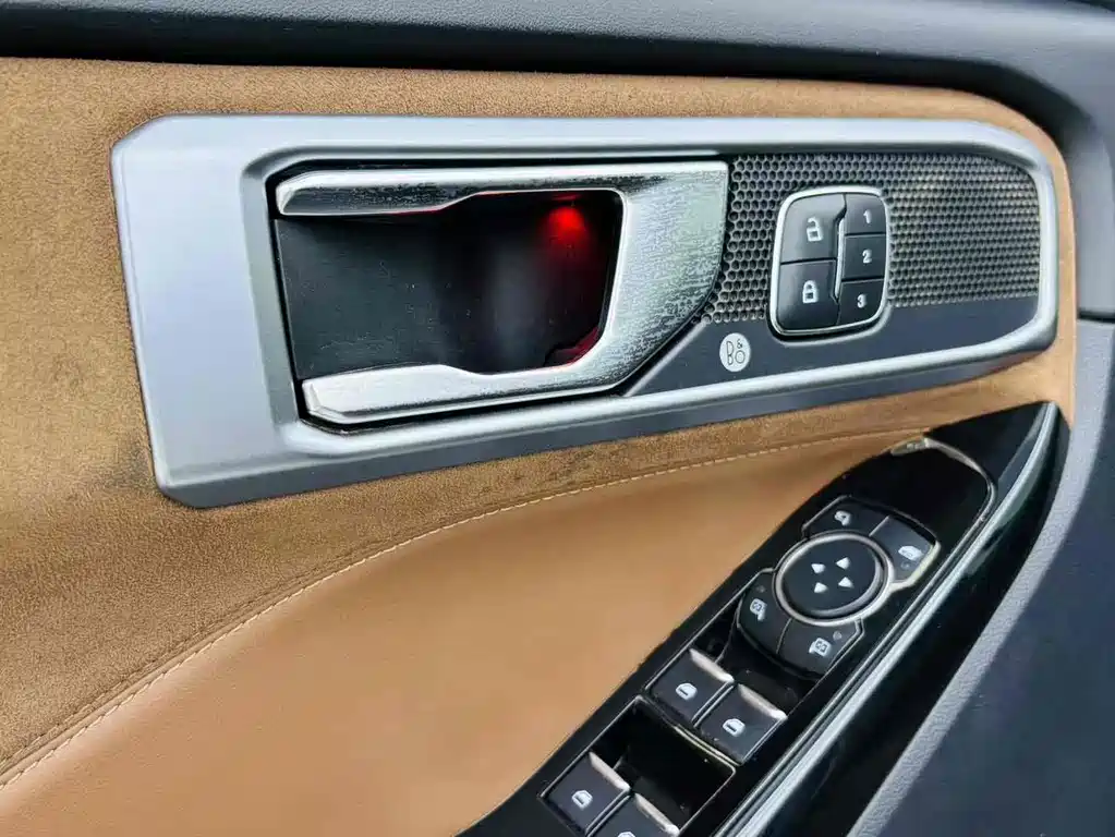 Ford Explorer — миниатюра 9