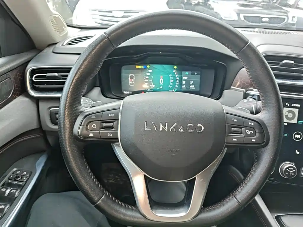 Lynk & Co 02 — миниатюра 11
