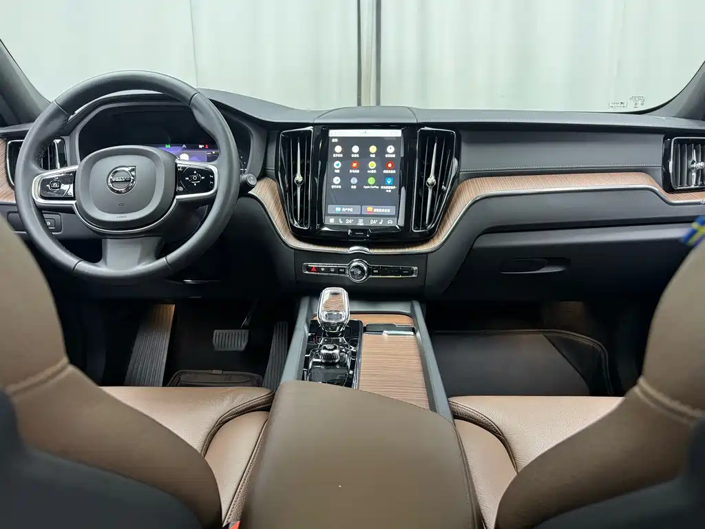 Volvo XC60 PHEV — миниатюра 11