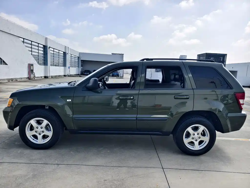 Jeep Grand Cherokee (Import) — миниатюра 3