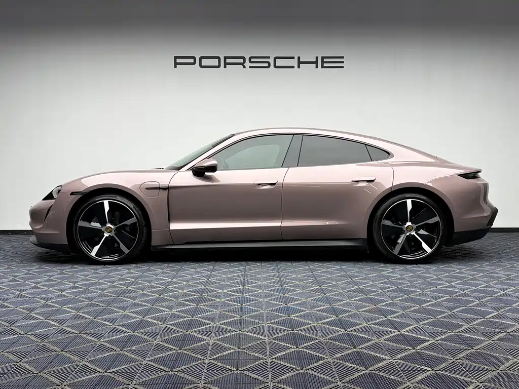 Porsche Taycan — миниатюра 5
