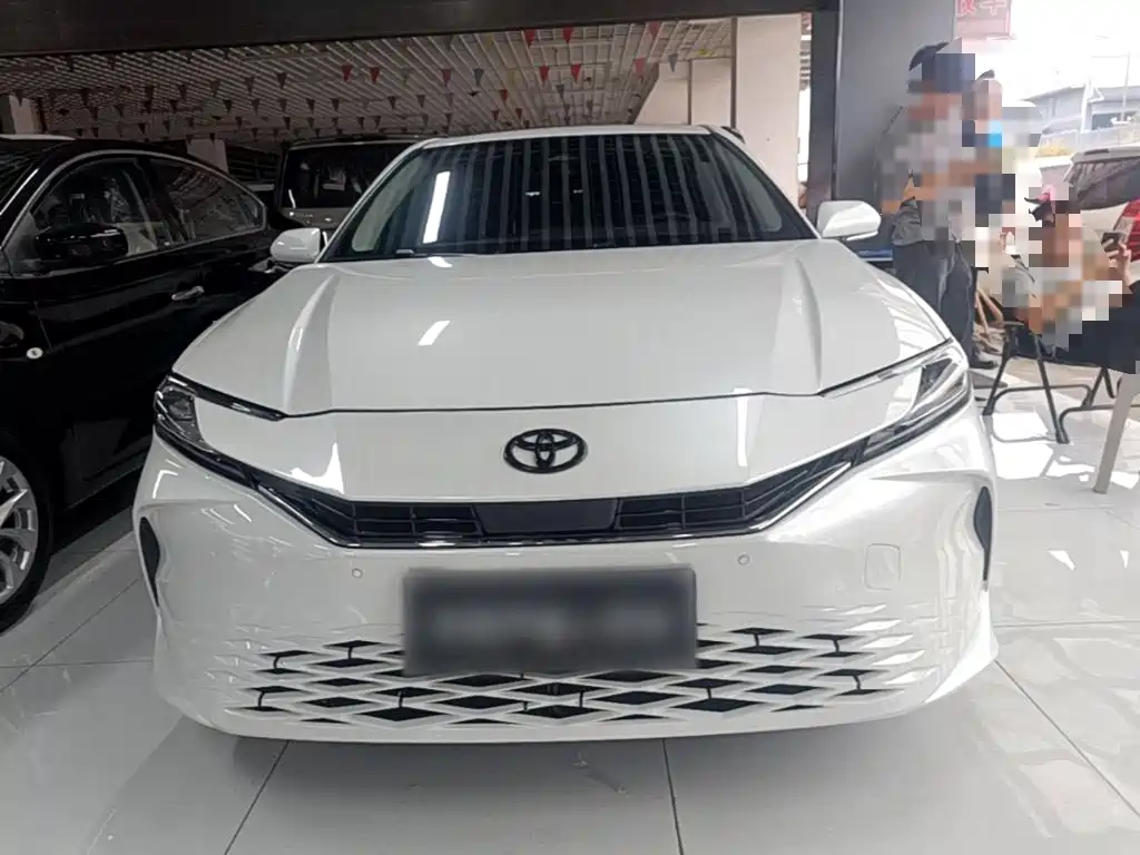Toyota Camry — миниатюра 3