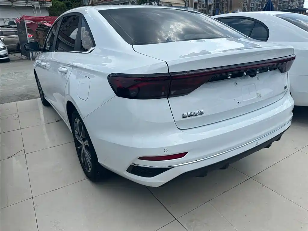 Geely Emgrand 2022 4 1.5L CVT Elite