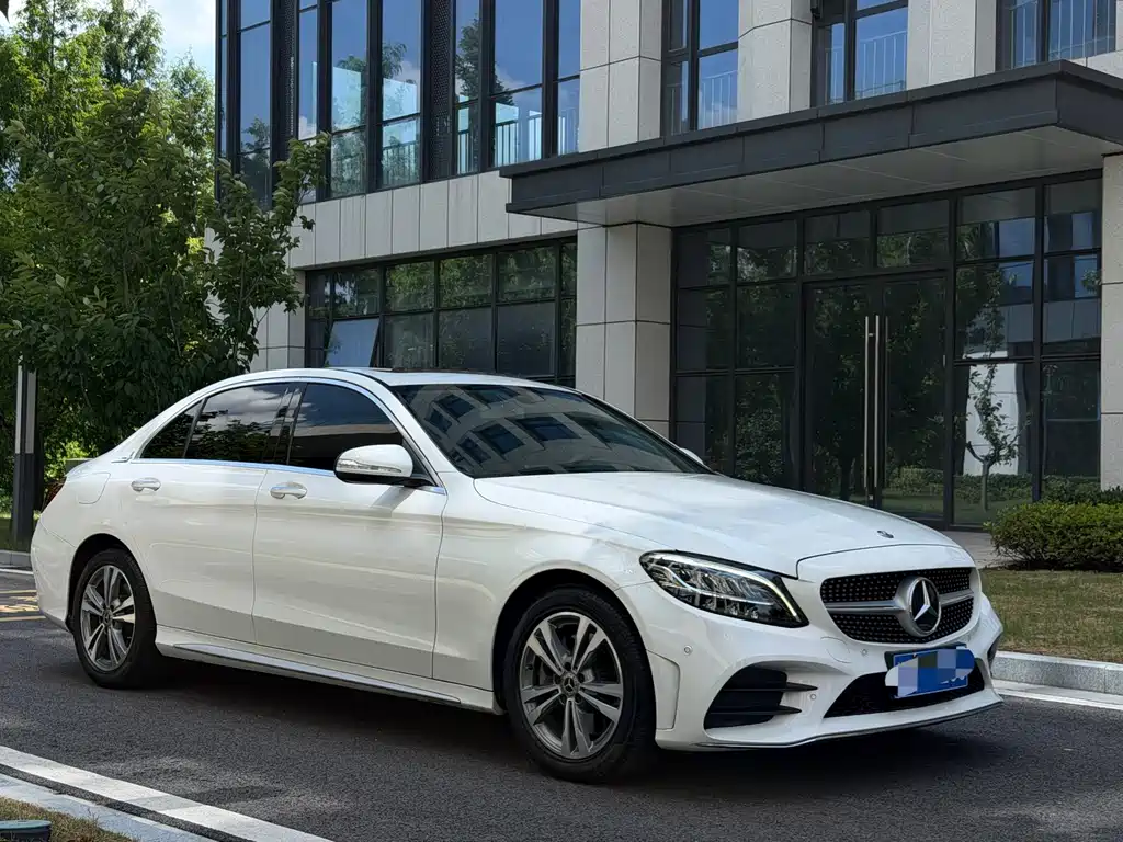 Mercedes-Benz C-Class — миниатюра 3
