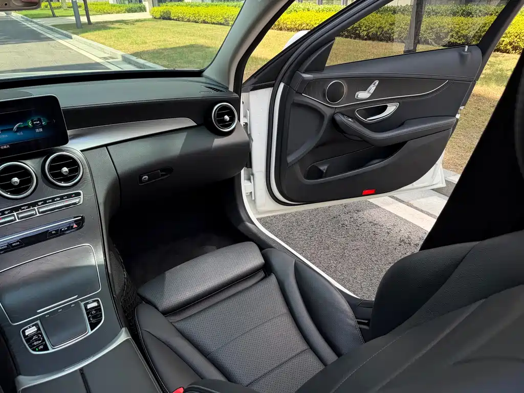 Mercedes-Benz C-Class — миниатюра 18